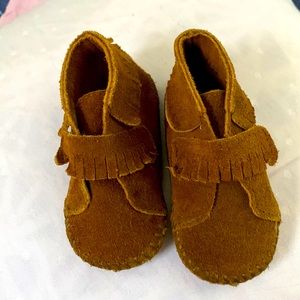 MinneTonka moccasins size 4. Toddler
